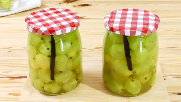 Grapes in alcohol: the recipe for a super easy autumn preserve