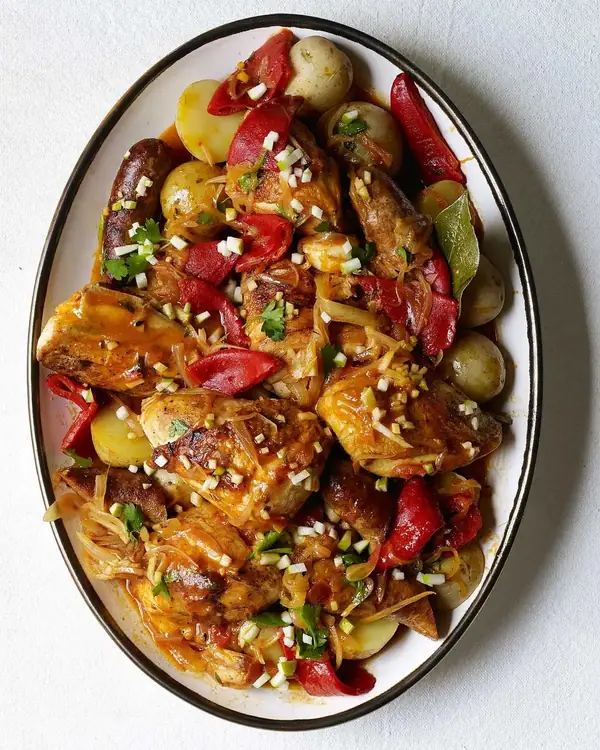 Pollo estofado al estilo vasco (Pollo basquaise)