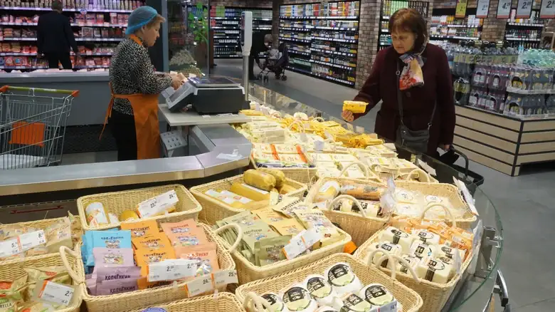 The Ammonia Problem With Wrapping Cheese In Plastic