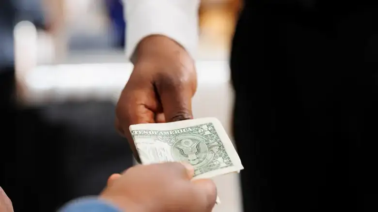 The Rules To Live By When Tipping On A Split Check At A Restaurant