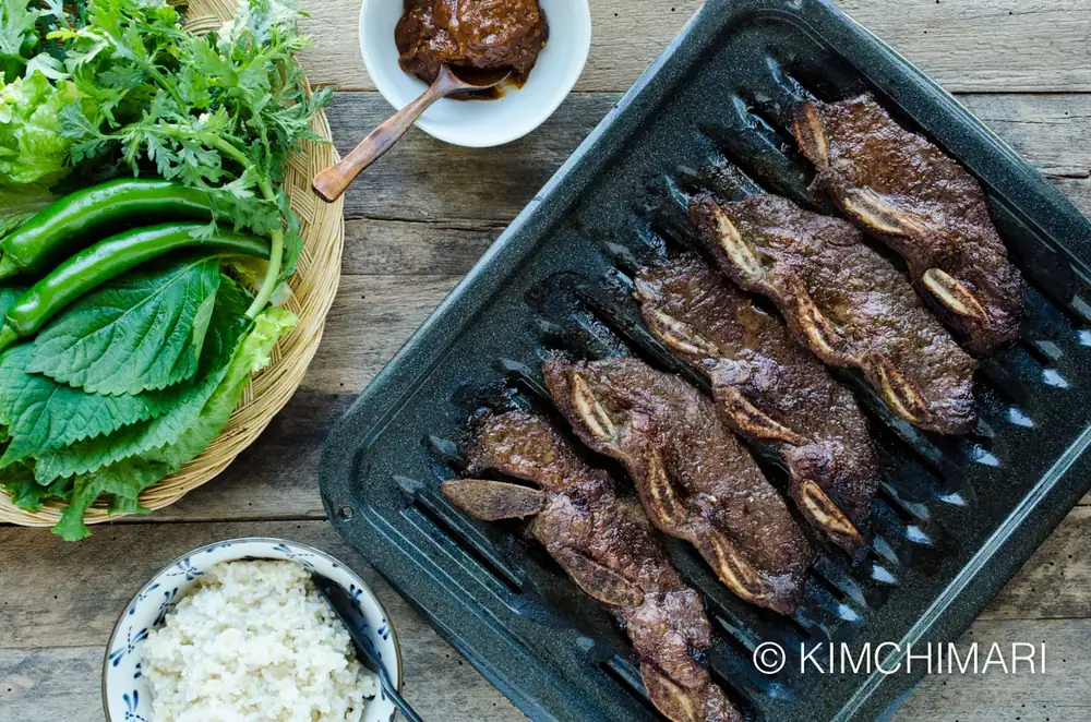 Estofado de ternera con pasta de soja (Doenjang Jjigae) elaborado con sobras de Kalbi de restaurante