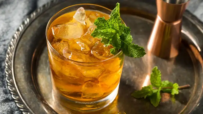 The Stinger: The Glitzy Cocktail That Was Practically Forgotten After Prohibition