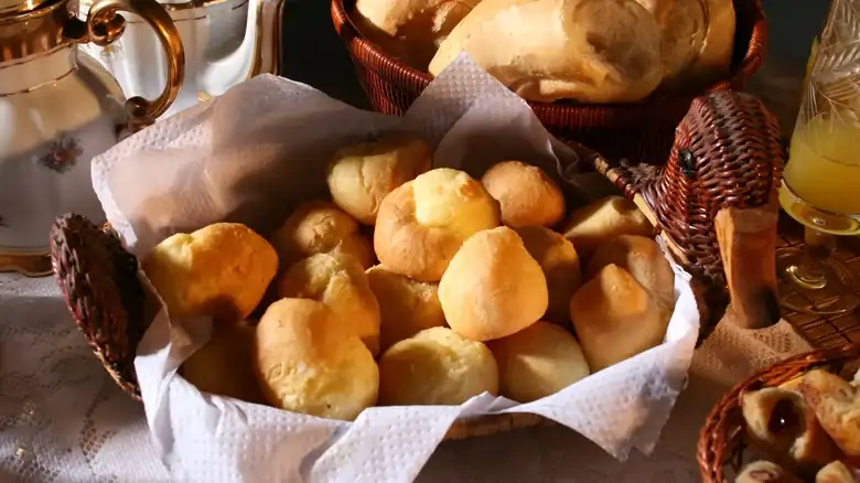 The Ideal Way To Reheat Dinner Rolls So They're As Good As New
