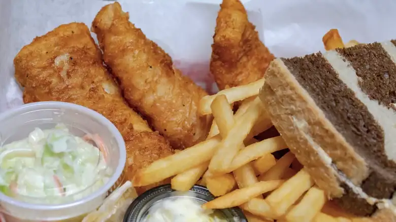 The 9 Best Restaurants To Dine At While You're In Milwaukee