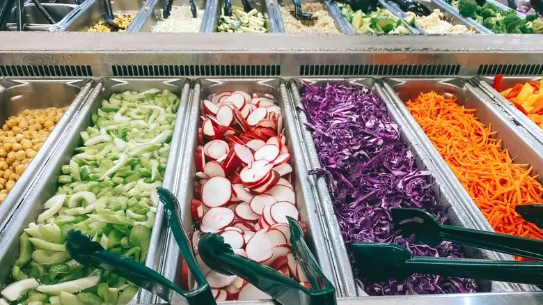 Your Grocery Store Salad Bar Is The Key To Easy And Effective Meal Prepping
