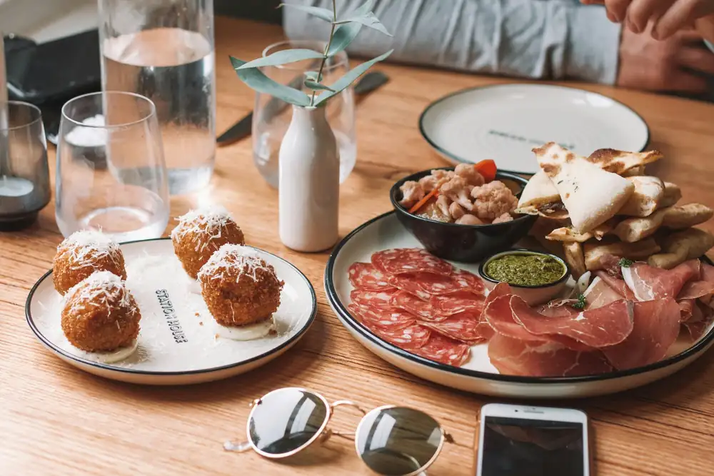 In Polanco, Er Rre un Bistro Opens With a Short Menu and No Distance to the Kitchen