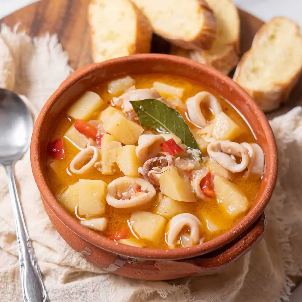 Esquido y guiso de patatas (Guiso de chipirones con patatas)