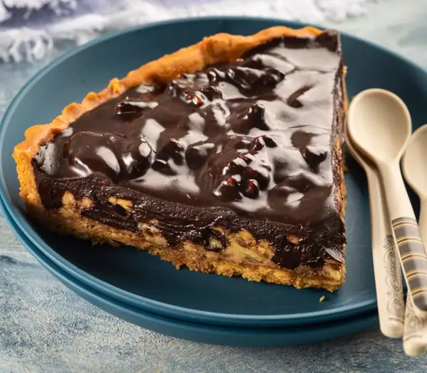 Chocolate Tart with Caramelized Walnuts