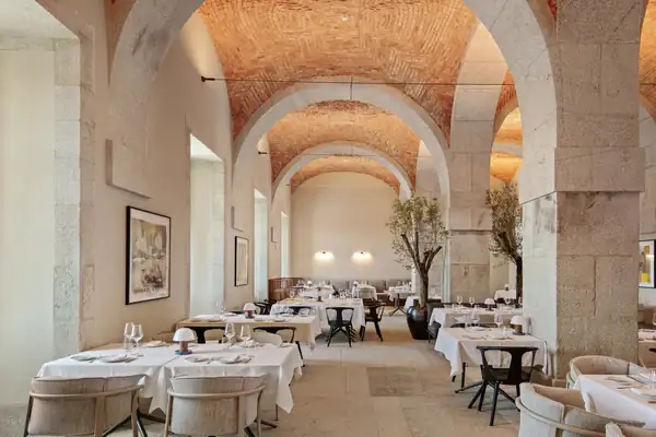 Douro llega al restaurante Mosteiro para una cena maridaje con vinos de Quinta de La Rosa