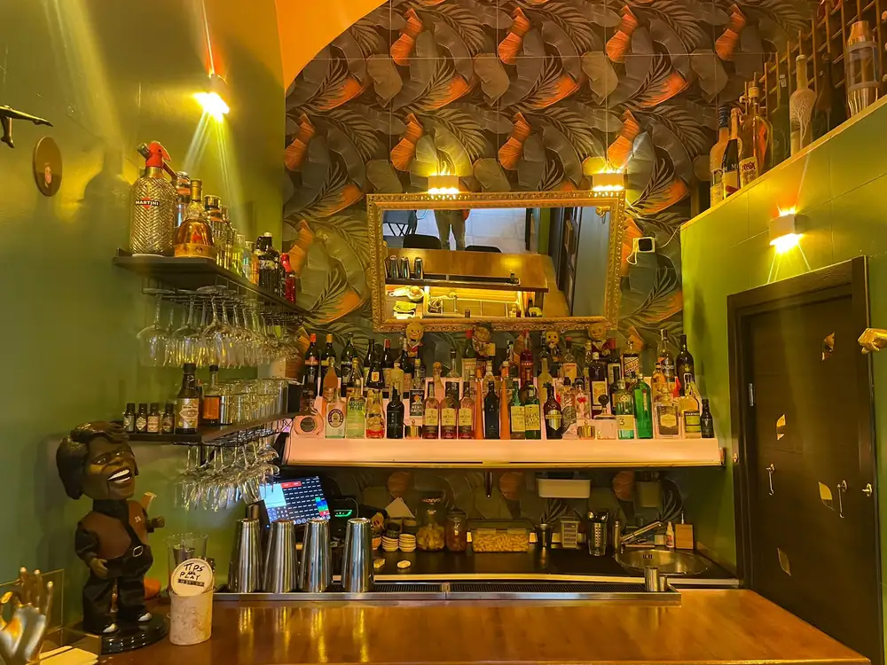 In Naples, an 18-square-meter bar built around the Martini