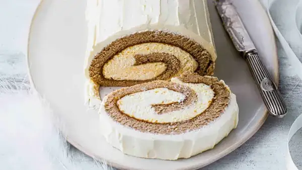 Gingerbread Christmas log (Bûche de Noël)