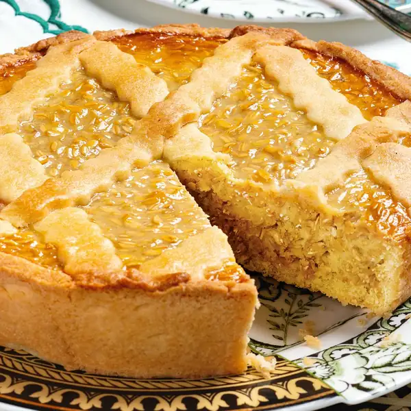 Pastiera with oat flakes and Greek yogurt