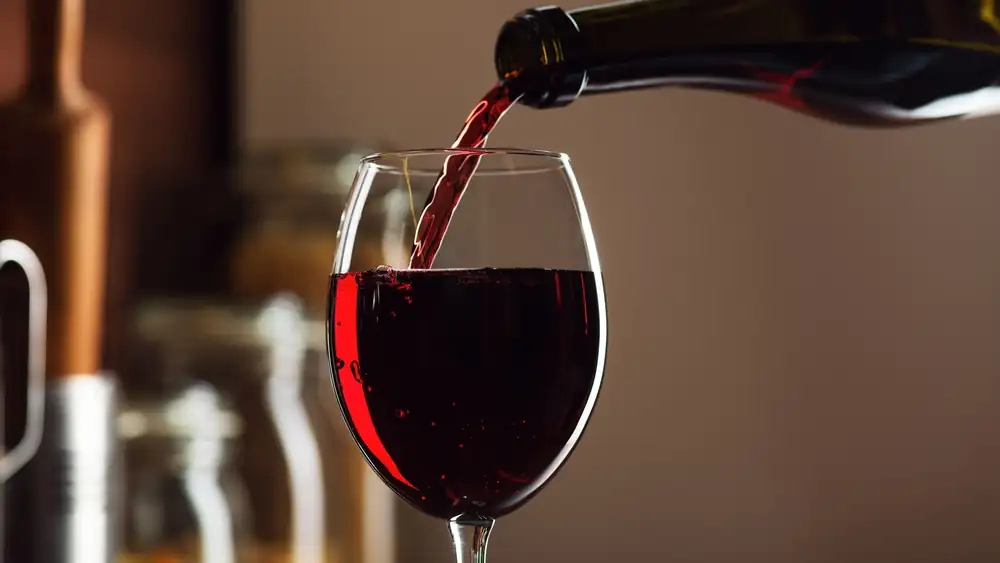 Wine and acid reflux: an expert clarifies all doubts