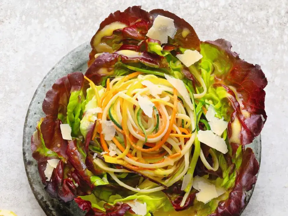 Salad with vegetable noodles, linguine and lemon dressing