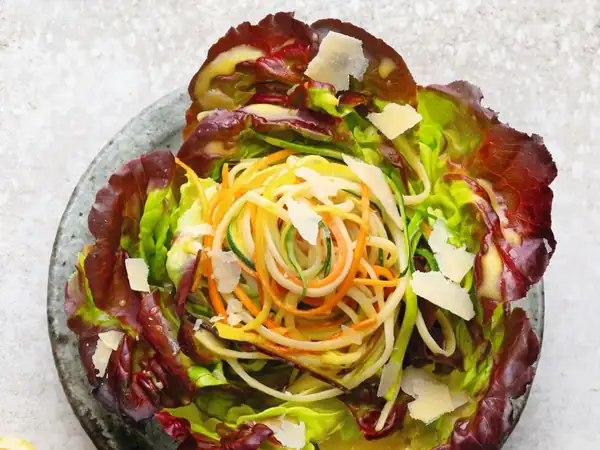 Salad with vegetable noodles, linguine and lemon dressing