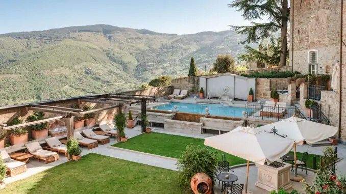 Comer y dormir en la campiña toscana: el antiguo monasterio que transforma los ingredientes locales en experiencias gastronómicas