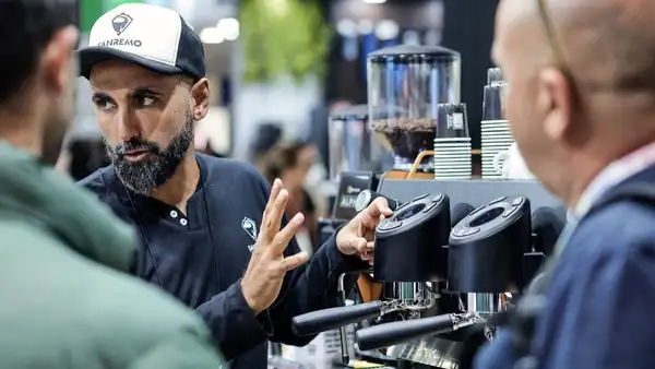 Modernización de las máquinas de café: Consumidores exigentes