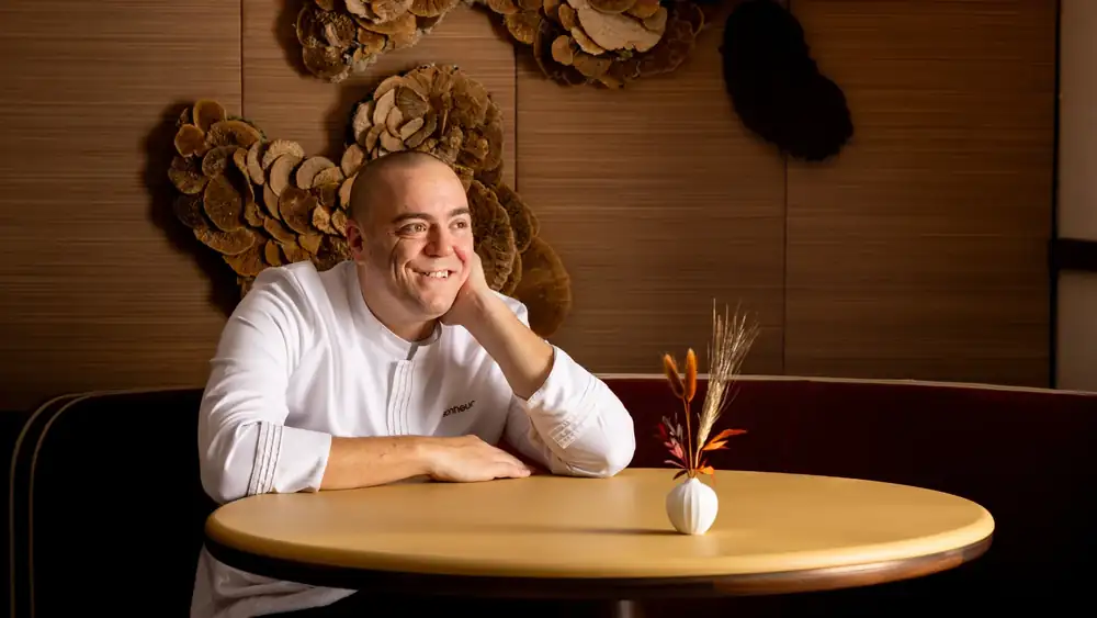 El nuevo restaurante Bonheur del chef australiano Matt Abé en Londres ha sido galardonado con dos estrellas Michelin