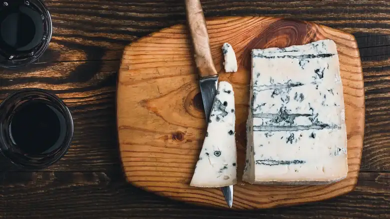 Blue Cheese Vs Gorgonzola: Here's The Difference