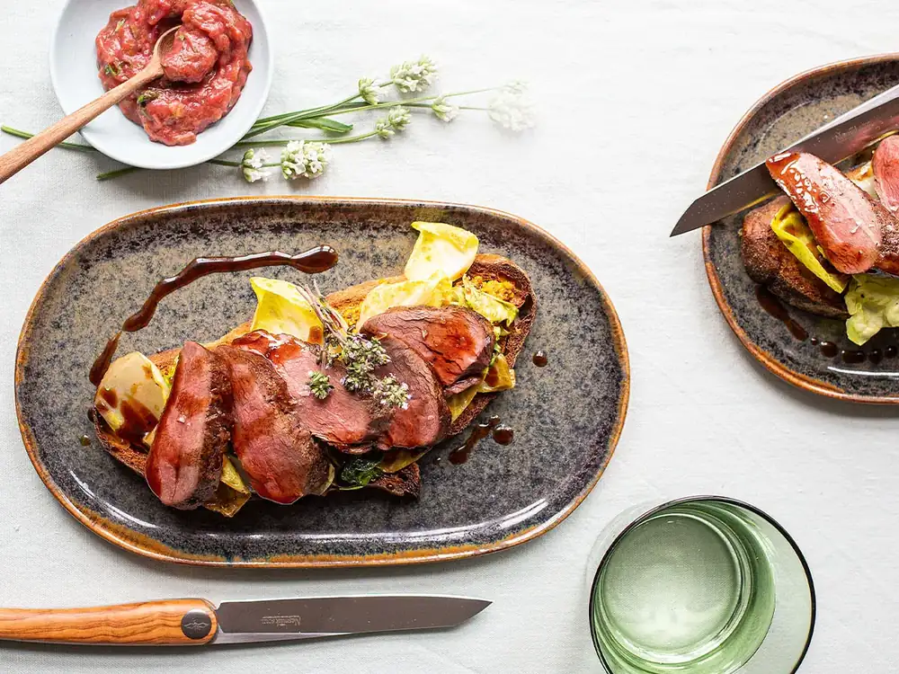 Steak sandwich with rhubarb chutney