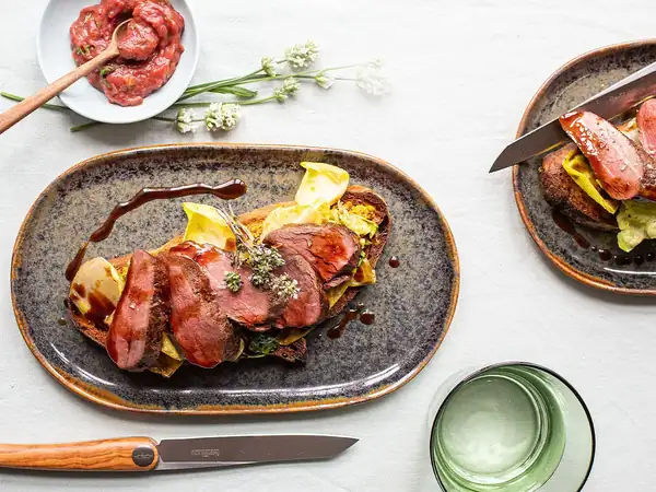 Steak sandwich with rhubarb chutney
