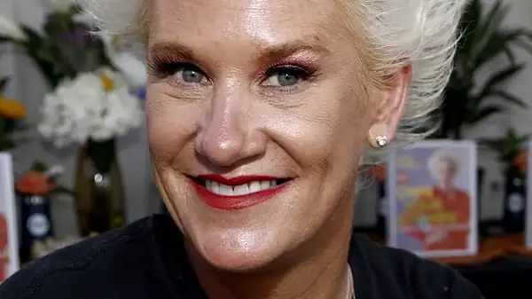 Anne Burrell's Clean Tip For Slicing Sugar Snap Peas