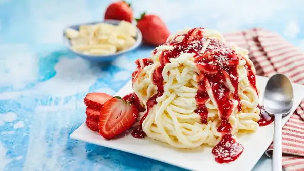 La singular manera en que se inventó el helado de espagueti alemán
