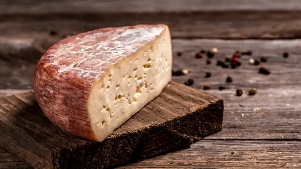 This Bizarre & Unexpected Way To Combine Wine & Cheese Gives Drunk A New Meaning