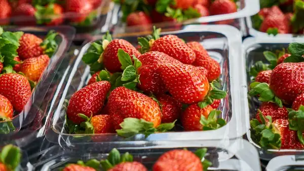 The Color Rule To Follow When Picking The Most Delicious Strawberries