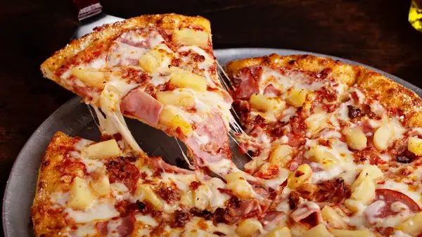 Has oído hablar de la piña en la pizza, pero ¿qué tal la pizza con piña?