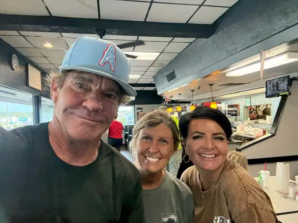 Actor Dennis Quaid makes stop at Buddies BBQ in Talladega