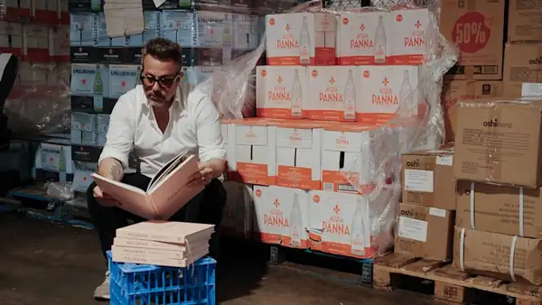 El restaurante griego más emblemático de Brisbane acaba de estrenar un libro de cocina