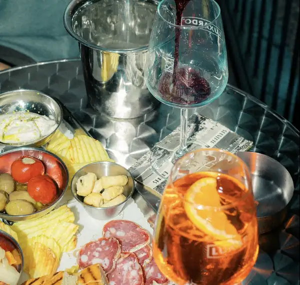 Quartin, el bar sin etiquetas, abre sus puertas en Turín