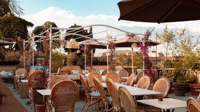 From the Janiculum to the Balearics: the Roman terrace where every month you dine on a different island