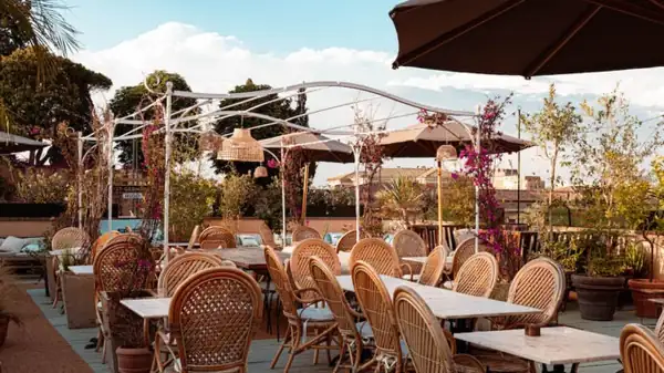 Del Janículo a las Baleares: la terraza romana donde cada mes se cena en una isla diferente