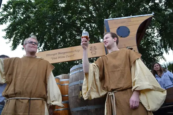 El Día de la Cerveza Bock trae alegría a Elburg