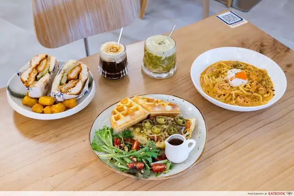 15 nuevos restaurantes en Singapur en octubre de 2024: el famoso sheng jian bao, la "pasta" de durian y más.