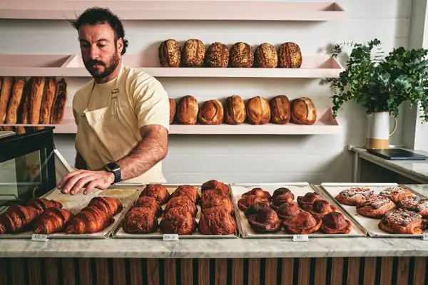 El equipo detrás de 40Res abre la panadería Little River en Surry Hills - hostelería