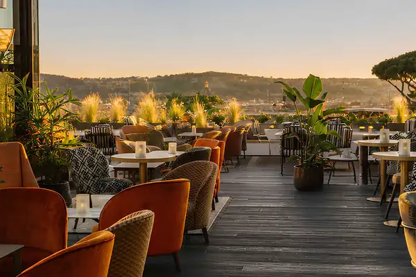 Un recorrido con cócteles por las fuentes de Roma en Charlie's Rooftop