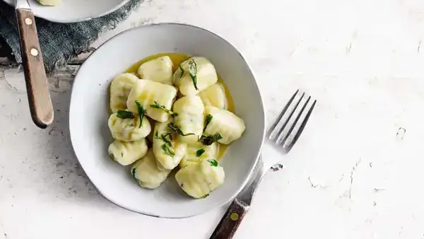 Gnocchi s ricottou a estragonem