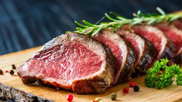 ¿Por qué la carne de vacuno alimentada con pasto tiene un sabor diferente?