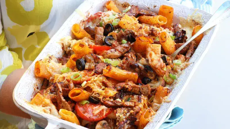 Baked pasta à la gyros