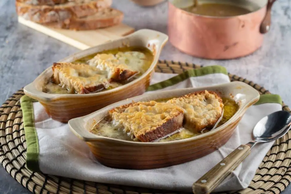 Sopa de cebolla francesa