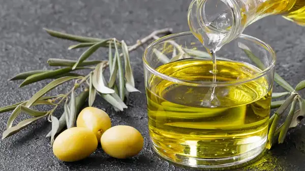¿De verdad es buena idea beber aceite de oliva?