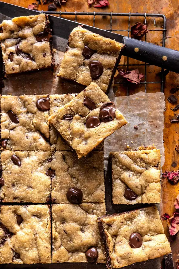 Barritas de galleta con chispas de chocolate y tahini