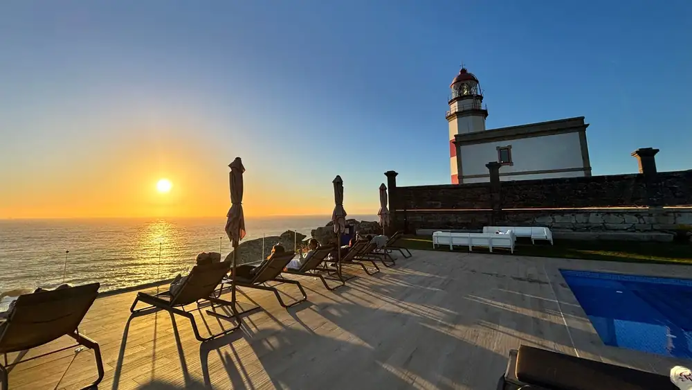 From the Albariño vineyards of the Salnés Valley to the cliffs of Cabo Silleiro: a different route through the Rías Baixas