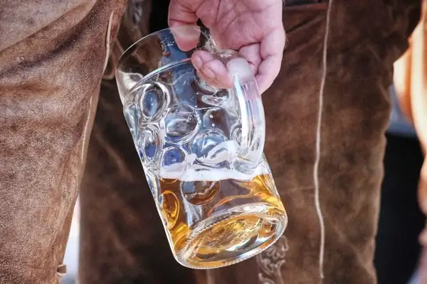 El Oktoberfest de Praga trae la tradición cervecera bávara al Energy Pub Riegrovy sady