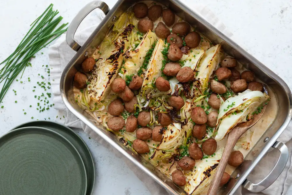 Creamy cabbage with meatballs