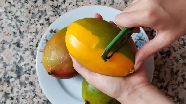 Don't Throw Away Those Mango Peels: Make Chutney Instead