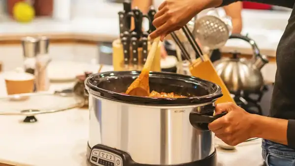 Don't Be Fooled, Crockpots And Slow Cookers Are Basically The Same Thing